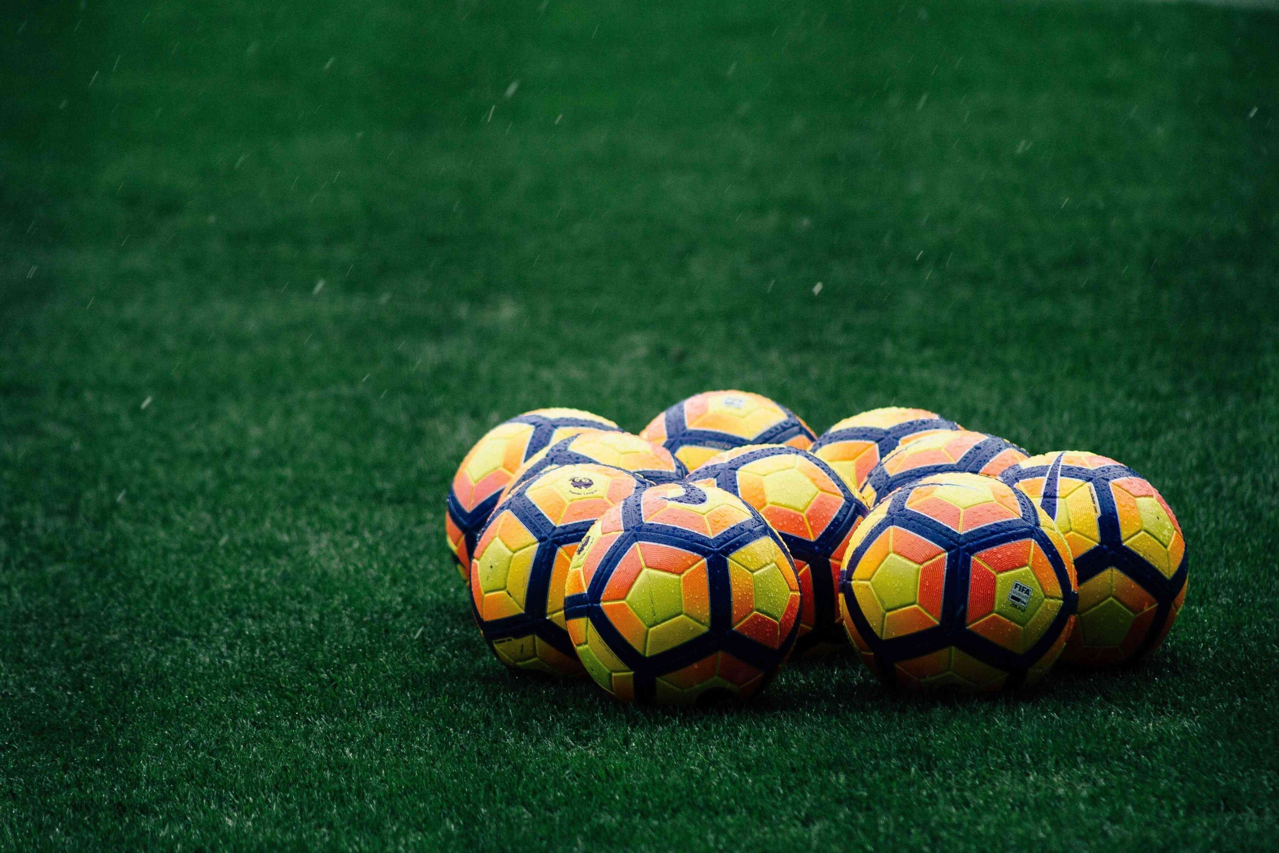 Die Evolution des modernen Fußballs: Vom 4-4-2 zum flexiblen Positionsspiel