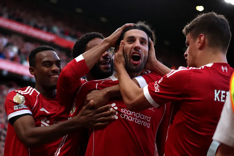 Liverpool kaataa Arsenalin dramaattisella loppuhetken maalilla – täydellinen alku Valioliigaan